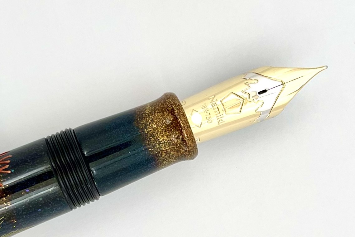 Namiki2021LimitedEditionEmperorCoralMakieFountainPen_Q